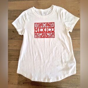 OLD NAVY White T-shirt with red papel picado México logo scoop hem Size small